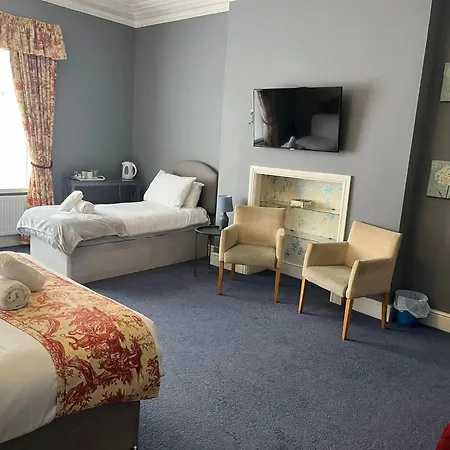 לינה וארוחת בוקר The Calder House 4*